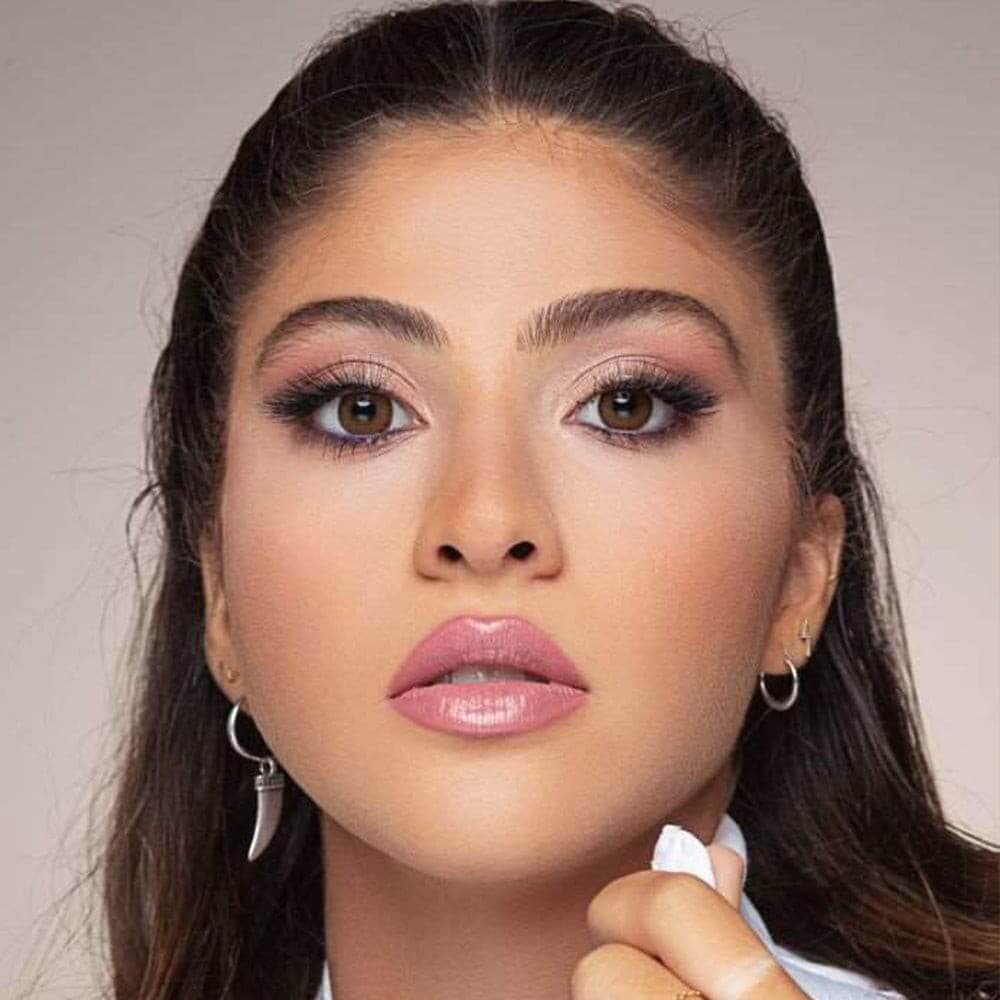 Bella Glow contact Lenses, Radiant Hazelnut, A subtle limbal ring, soft, subtle, and warm.