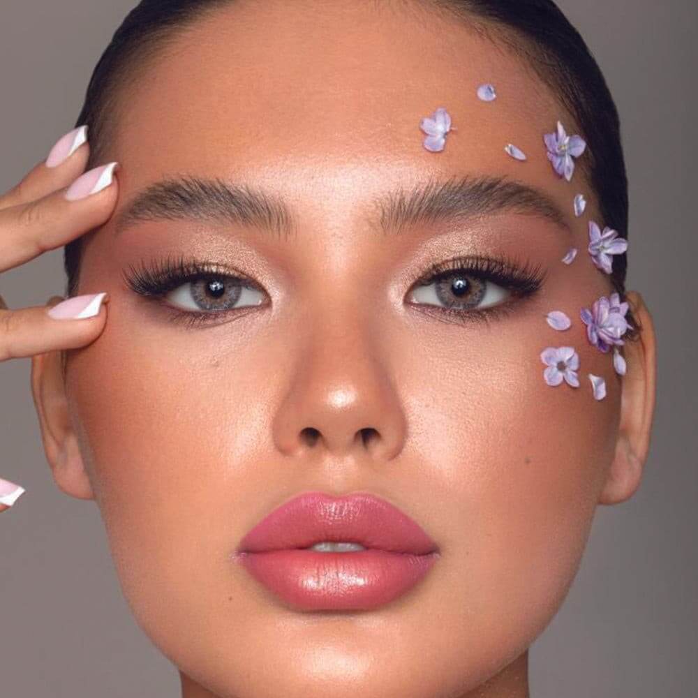 Viola Gray, Bella Natural Contact Lenses, Bella Natural Viola Gray, Shades of purple and gray, color combination, Natural Beauty