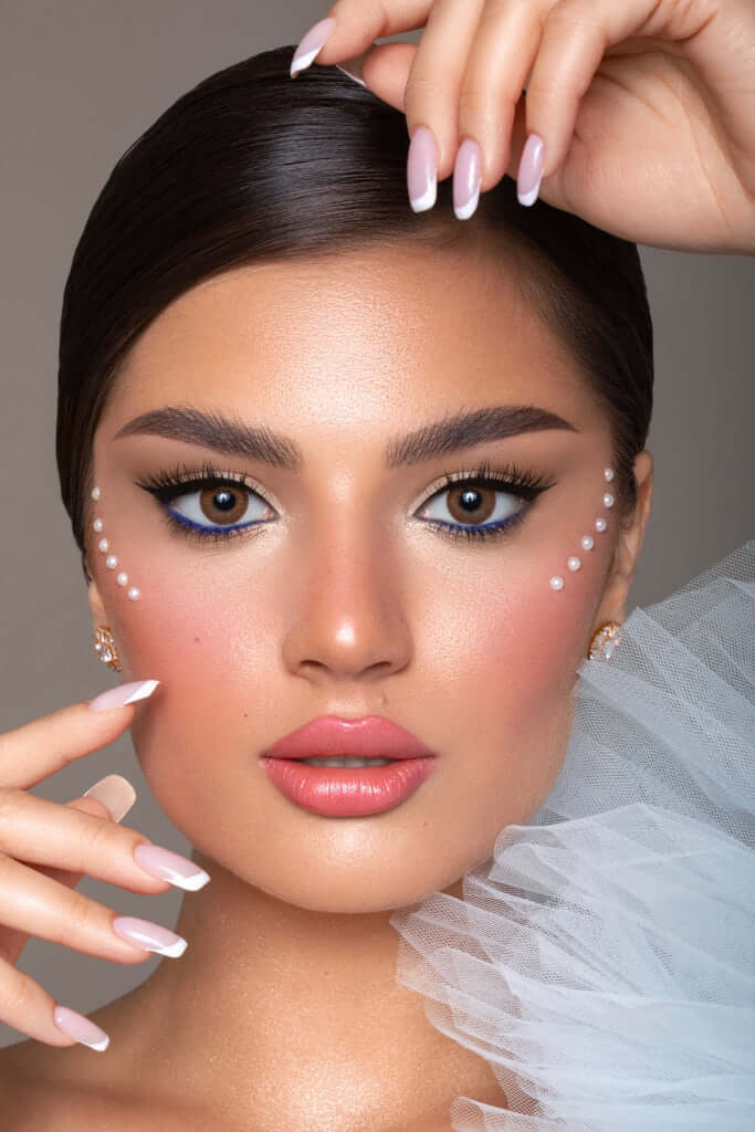 Bella elite color contact lenses, Bella Elite Collection in the color Cinnamon Brown, A rich hazel base, warmth of cinnamon