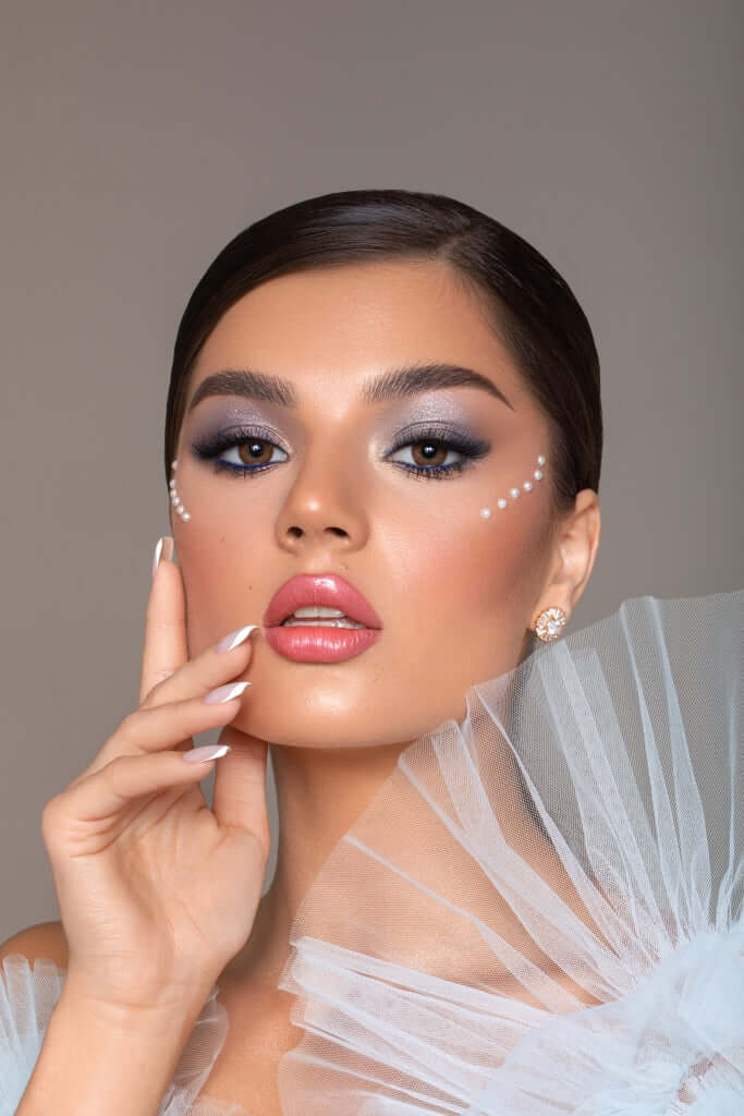 Bella elite color contact lenses, Bella Elite Collection in the color Cinnamon Brown, A rich hazel base, warmth of cinnamon