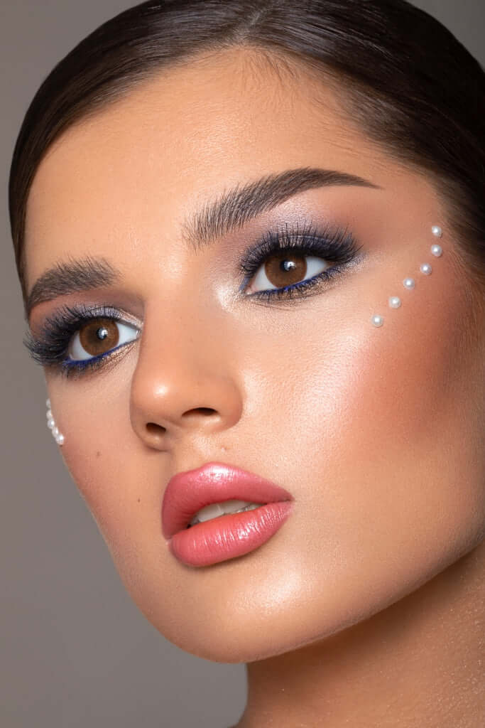 Bella Elite color contact lenses, Bella Elite Collection in the color Cinnamon Brown, A rich hazel base, warmth of cinnamon, natural eye color