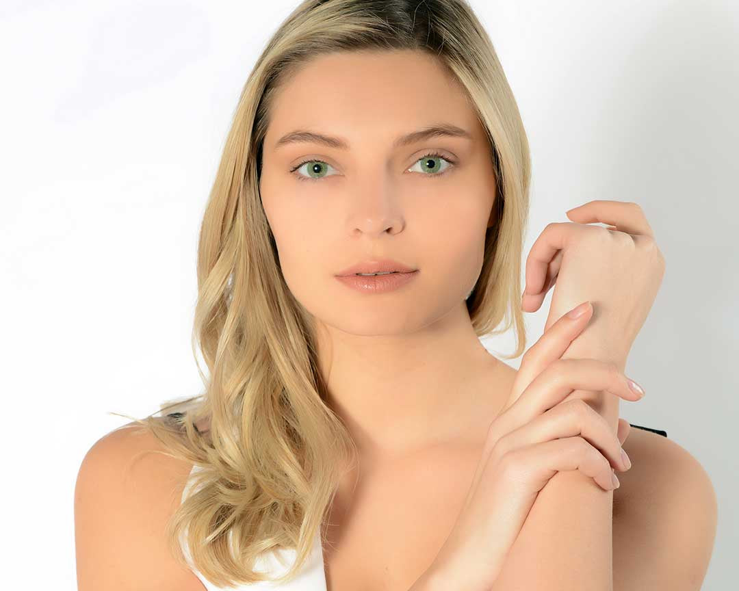 Natural Green, Bella Natural Collection, Bella Colour Contact Lenses in Natural Green, shades of green with hints of gold, goldish limbal ring that adds depth