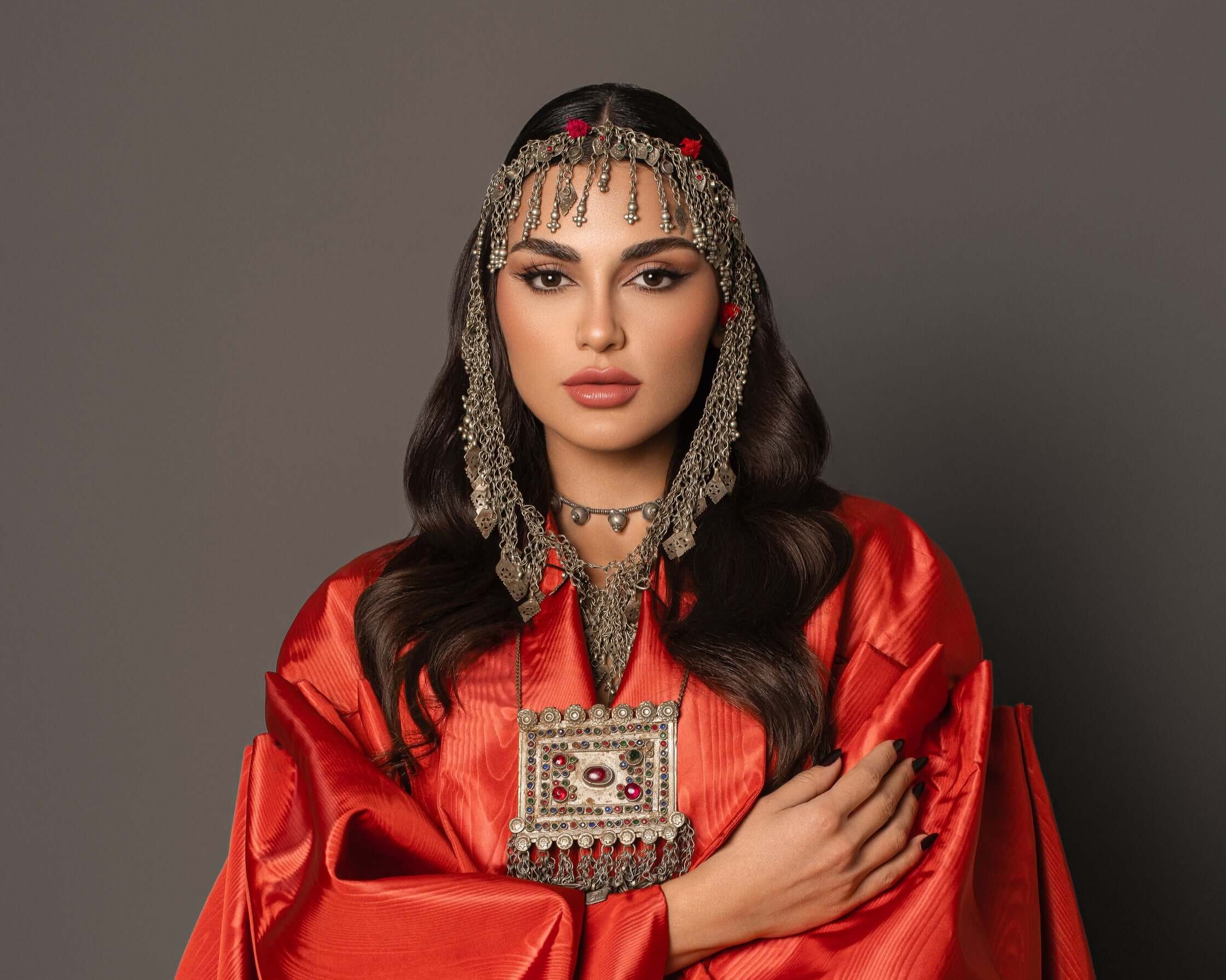 Bella Lava DYE Contact Lenses, Daily Collection, Model wearing DYE Lava Contact Lenses, deep natural brown color, daily wear collection