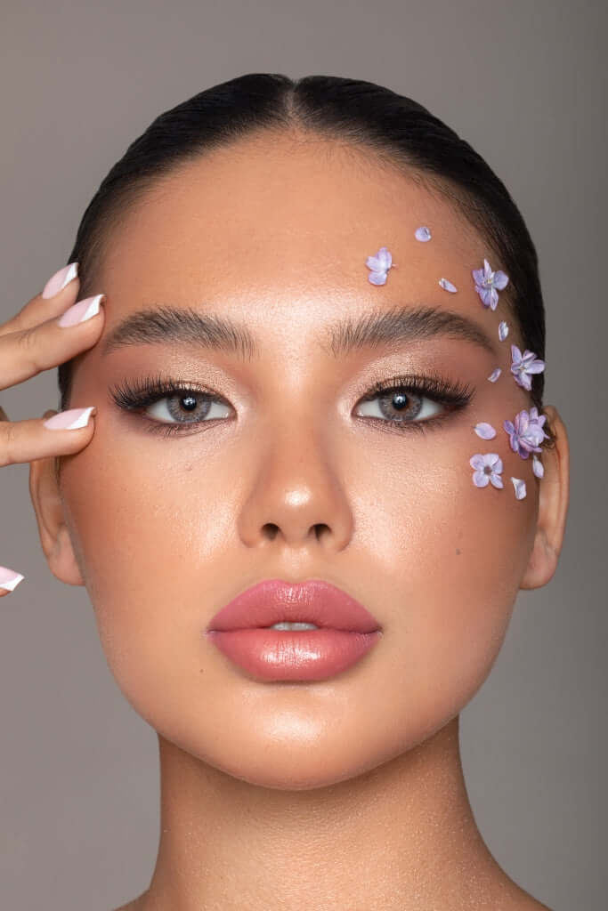 Bella Natural Cool Gray, Cool Gray colored contacts, blend gray with a starburst brown print.
