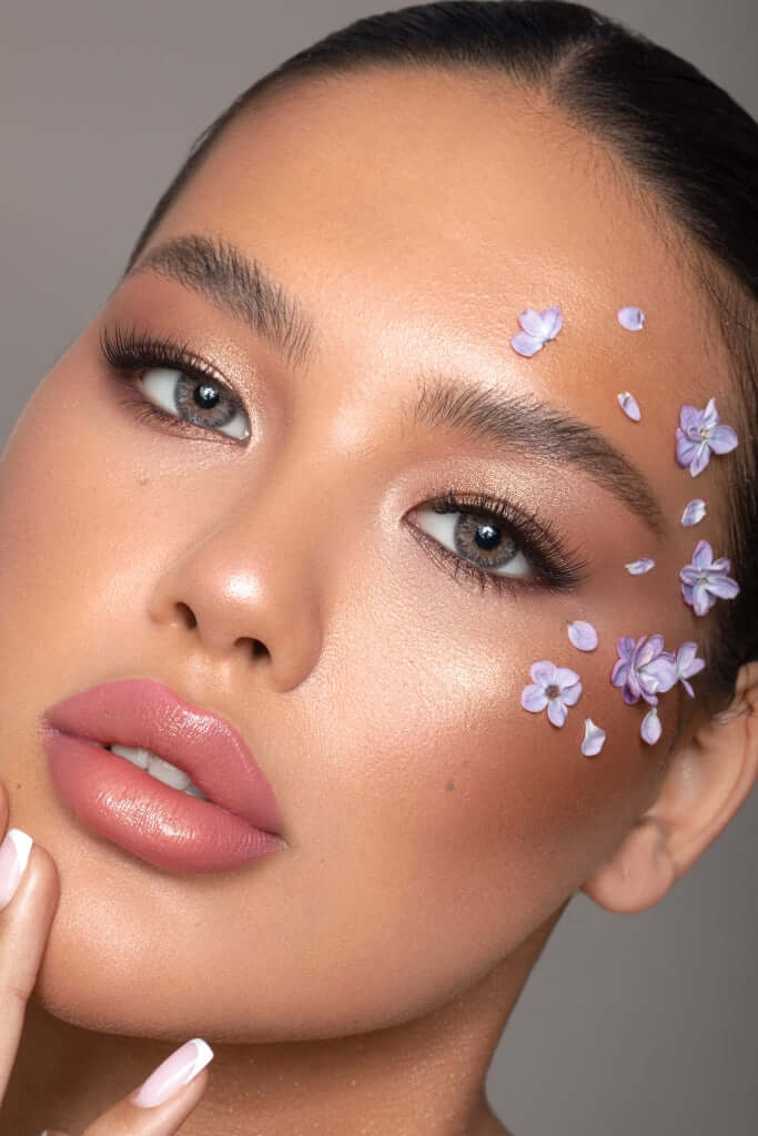 Bella Natural Cool Gray, Cool Gray colored contacts, blend gray with a starburst brown print.