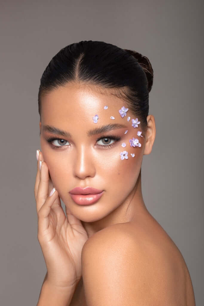 Bella Natural Cool Gray, Cool Gray colored contacts, blend gray with a starburst brown print.