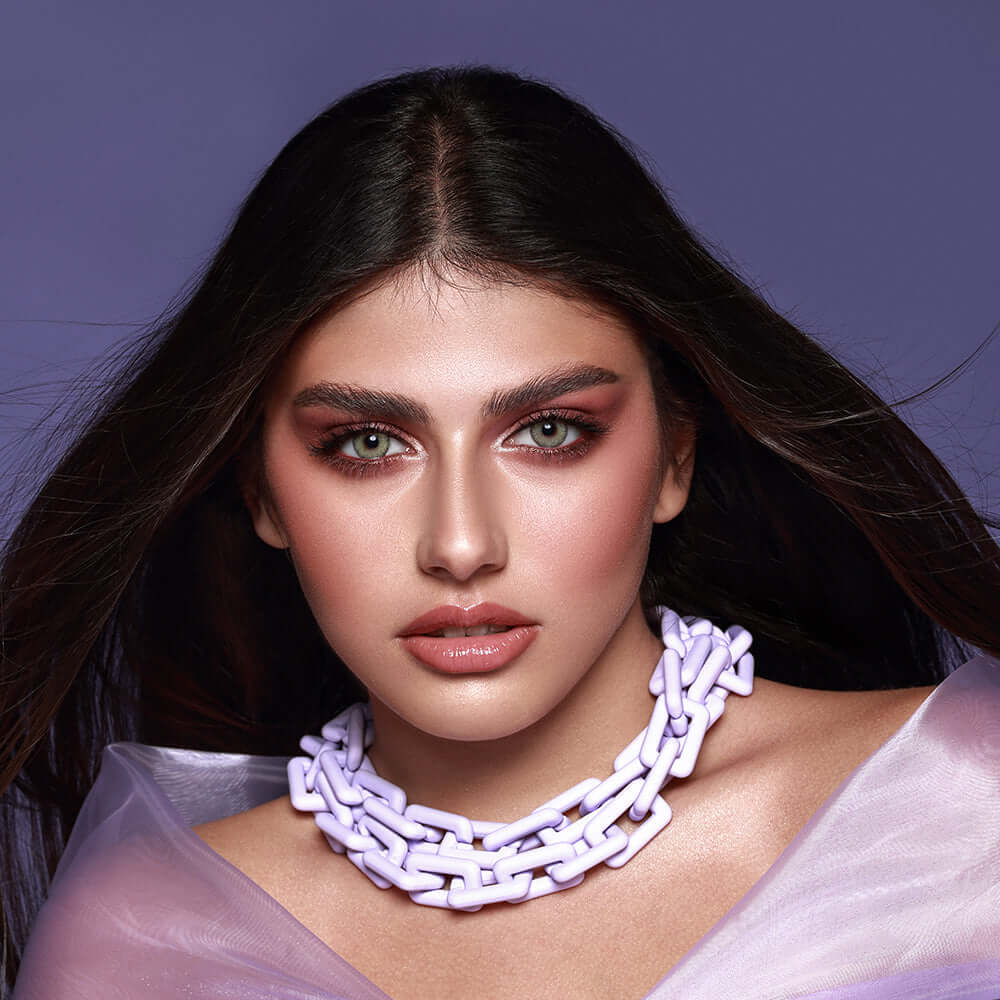 Bella prescription lenses, Emerald Green , Bella Elite Collection, green eyes, A faint limbal ring makes this lens look very natural,