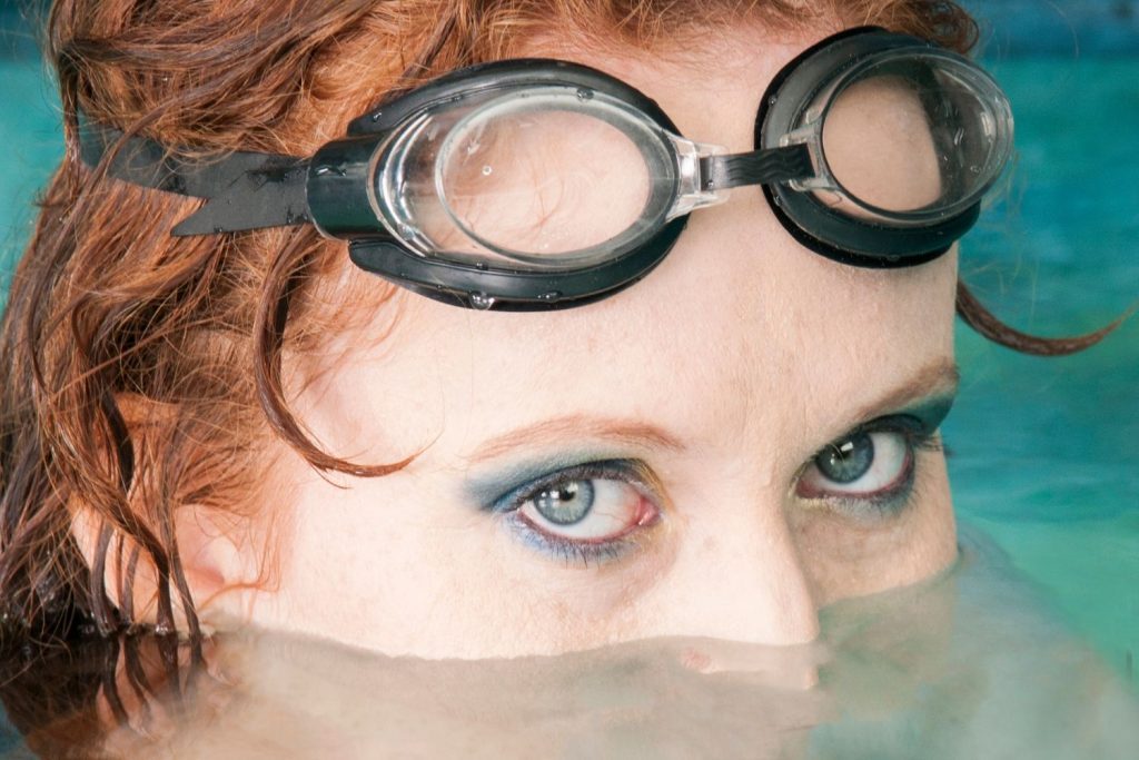 Can I Swim with Contact Lenses? Everything You Need to Know for Safe Water Activities