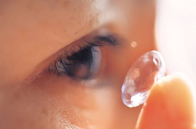 Contact Lens Keratitis: Types, Symptoms and When to Seek Help