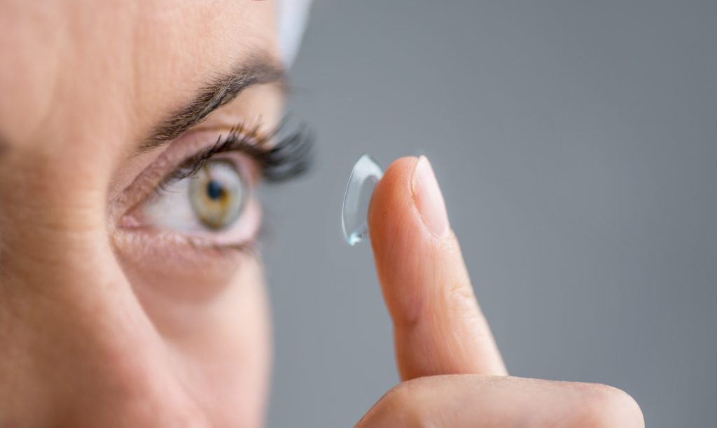 Are Contact Lenses Uncomfortable? Debunking the Myth